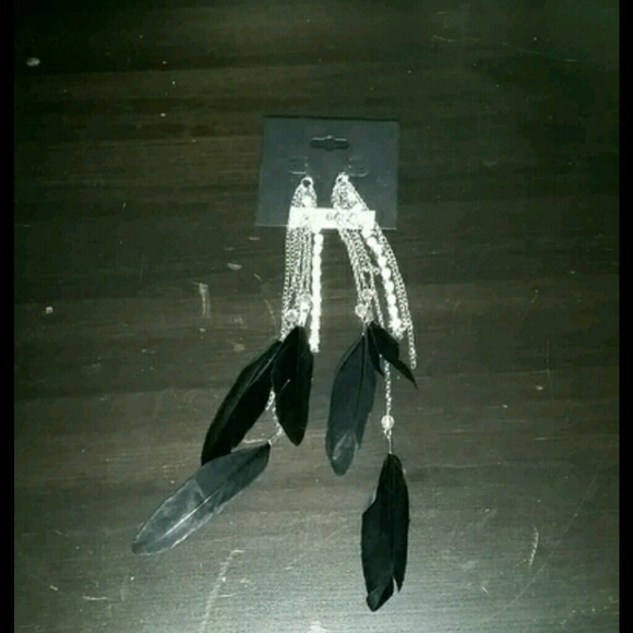 Madrag feathers earrings