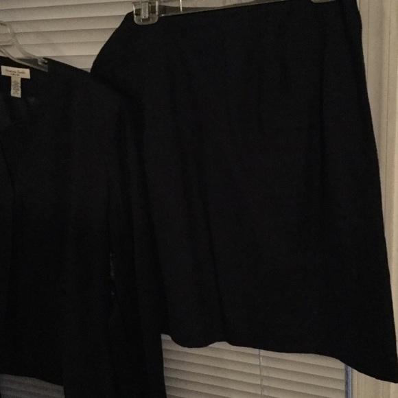 Must have navy linen suit! - Picture 2 of 6