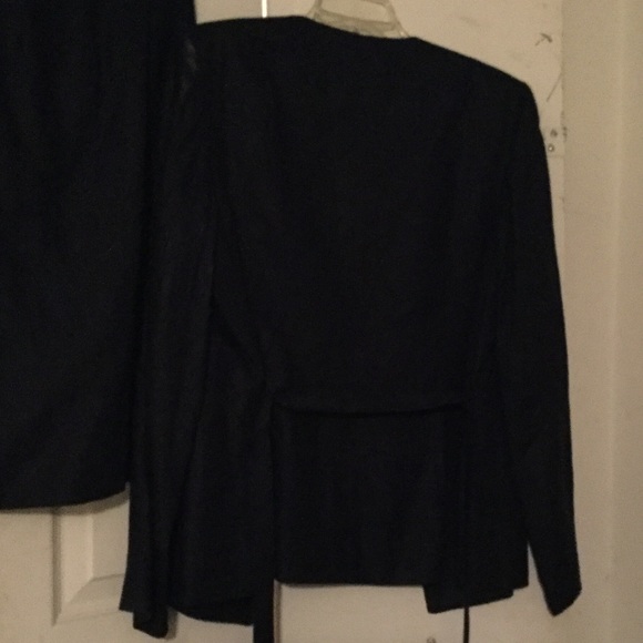 Must have navy linen suit! - Picture 5 of 6