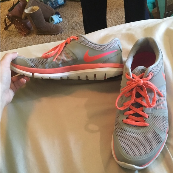 Nike Tennis Shoes
