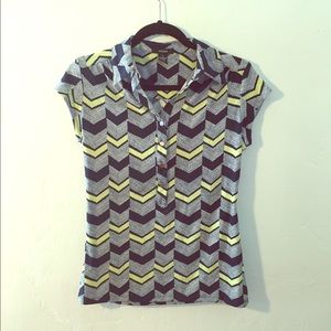 Polo shirt with stylish zigzags