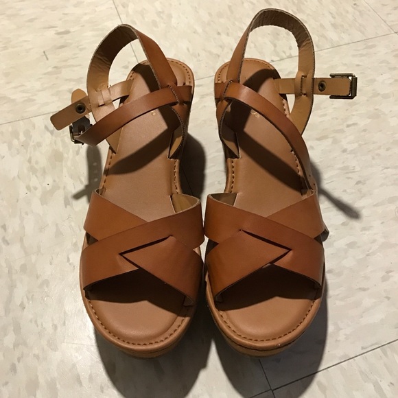 Brown sued platform sandal - Picture 1 of 3