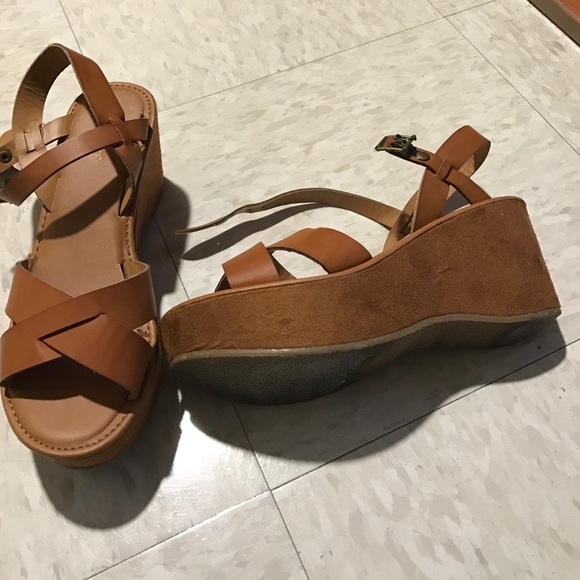 Brown sued platform sandal - Picture 2 of 3