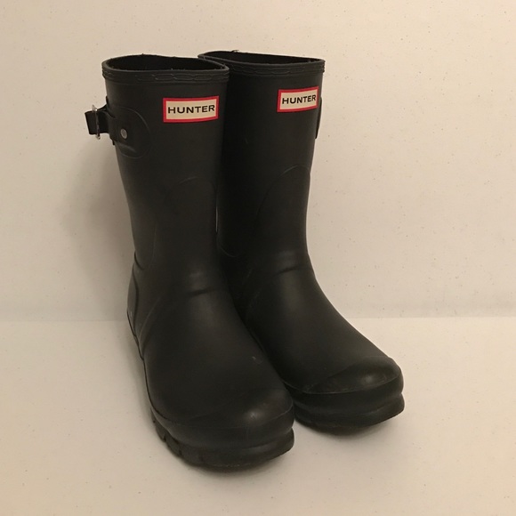 Short hunter matte black boots