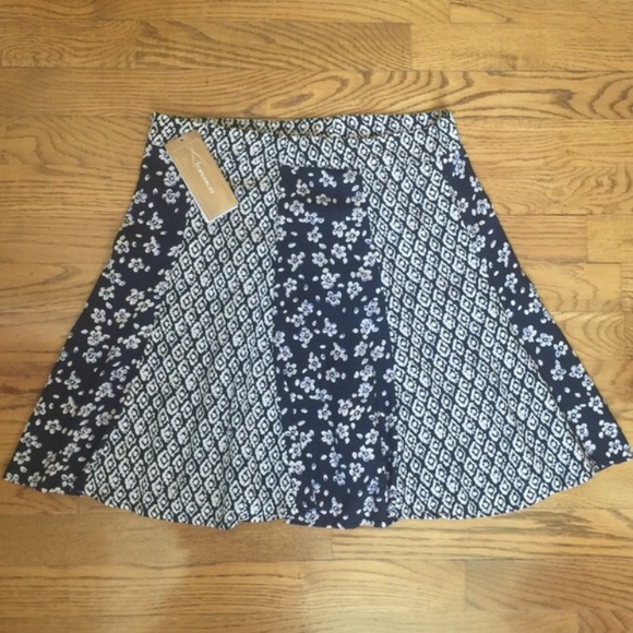 SOLD Floral high waisted skirt - Picture 2 of 2