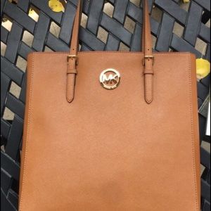Micheal Kors Jet Set Tote