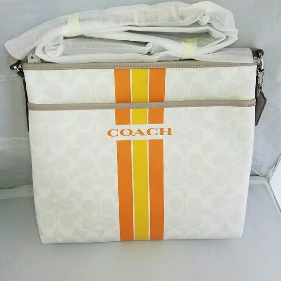 NWT Coach coin purses, wristlets and make up bags - Picture 3 of 4