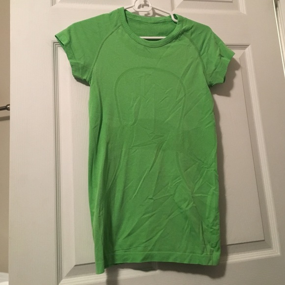 Lululemon run swiftly top