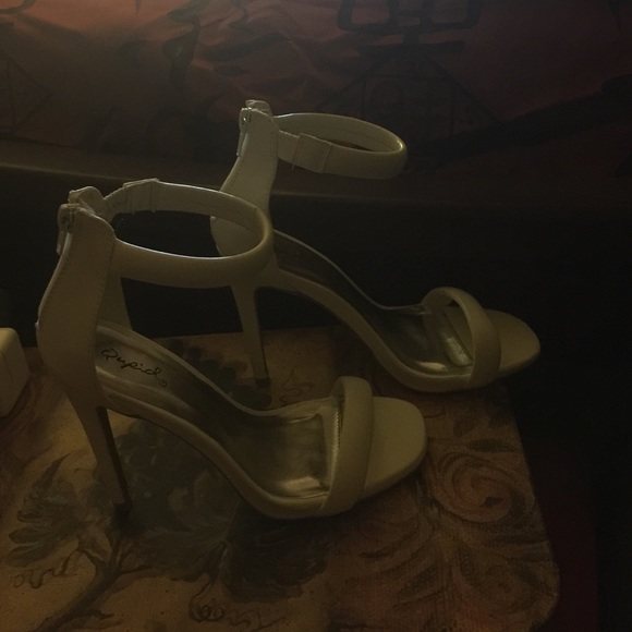 White open toes - Picture 2 of 4