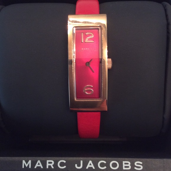 MARC JACOBS RED