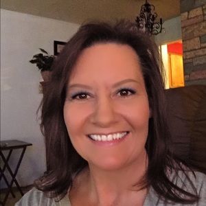 Meet your Posher, Debbie