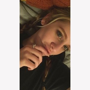 Meet your Posher, Alexis