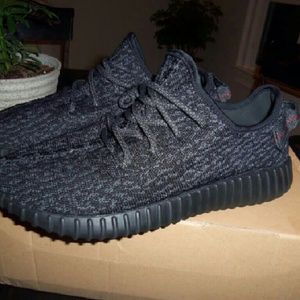 Yeezy pirate black fits men 10-10.5 wmn 10.5/11