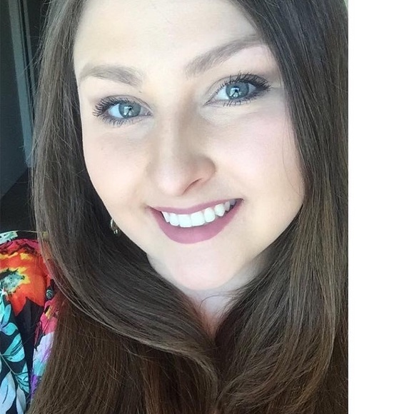 Meet your Posher, Amy - Picture 2 of 2