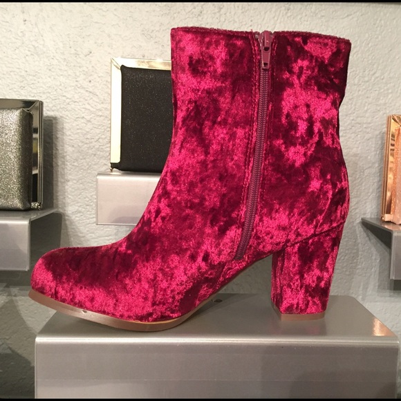 Sexy Fuchsia 70's Glam Crushed Velvet Boots - Picture 2 of 3