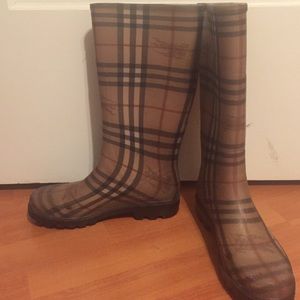 Burberry Rainboot. Size 39.