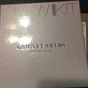 Anastasia Beverly Hills sweets glow kit