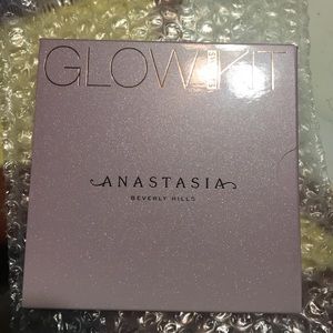 Anastasia Beverly Hills sweets glow kit