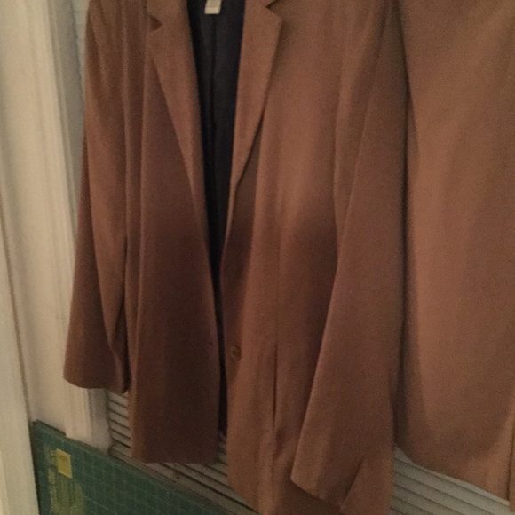 Jacket and skirt - Picture 3 of 4