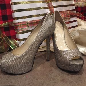 Enzo Angiolini peep toe heels