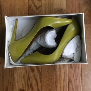 Steve Madden "Proto" Pumps