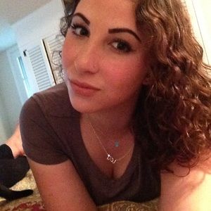 Meet your Posher, Elexis