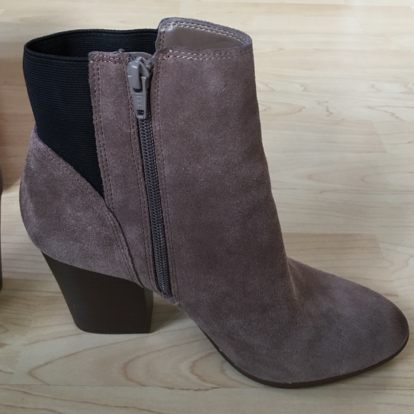 Carlos Santana Suede Ankle Boots - Picture 4 of 4