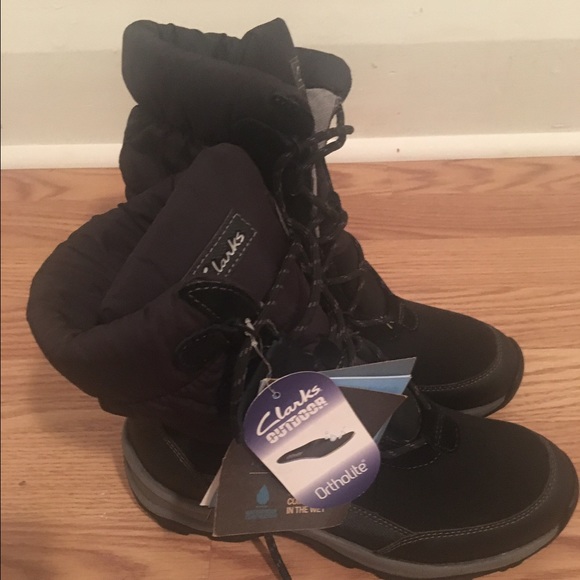 I'm selling this Clark boots never worn👌🏻