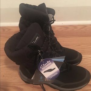 I'm selling this Clark boots never worn👌🏻