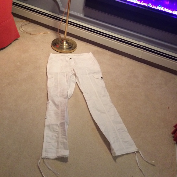 Summery white capris! NEW WITH TAGS! NEVER WORN!