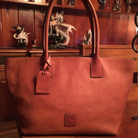 💥SOLD💥 Dooney and Bourke Florentine Russel - Picture 1 of 4