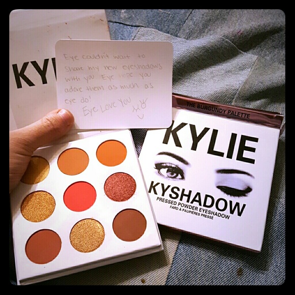 Kylie Jenner "They Burgundy Palette"