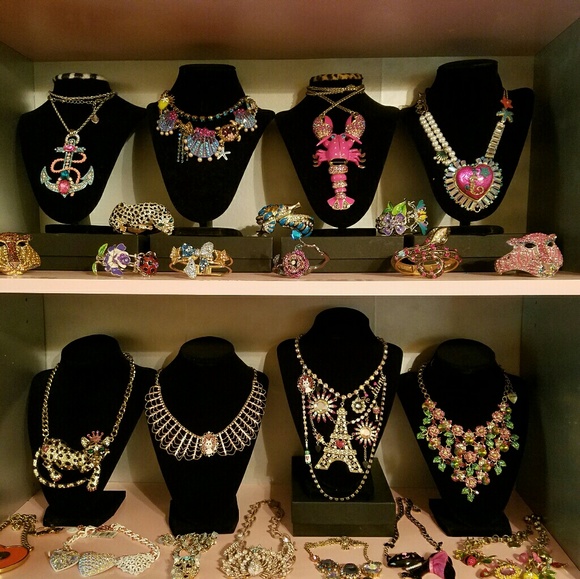 Meet your Posher, Rebecca - Picture 3 of 3