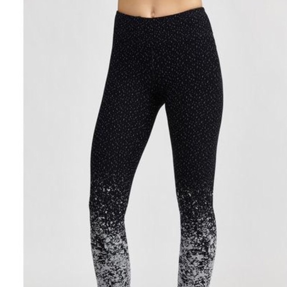 Koral Activewear Pixelate Leggings Sixe S NWT - Picture 2 of 4