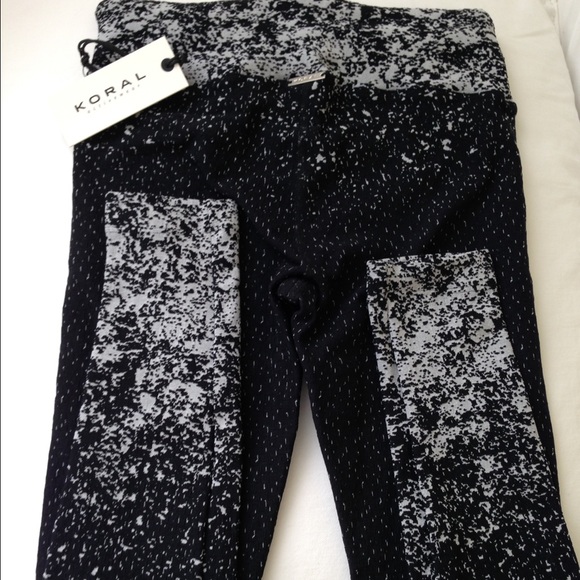 Koral Activewear Pixelate Leggings Sixe S NWT - Picture 3 of 4