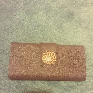 Laura Mercier clutch!!