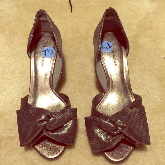 NWOT Silver peep toe sparkly evening pumps