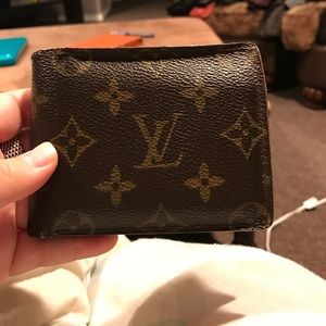Authentic Men's Louis Vuitton Wallet