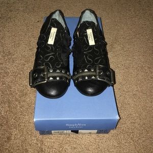 Simply Vera flats