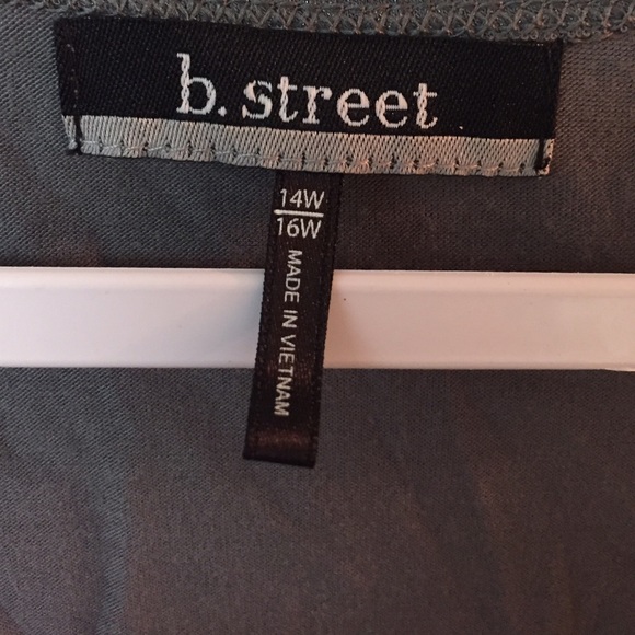 Great sparkly silver top - Picture 3 of 4