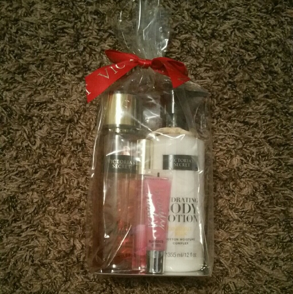 Victoria Secret Holiday Set