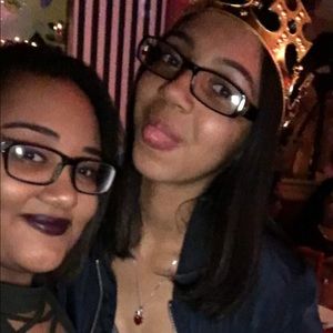 Meet your Posher, Dolores