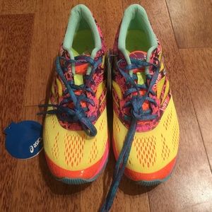 NEW Asics Gel Noosa Tri 10 Shoes