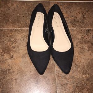 Like New Black Studded Flats