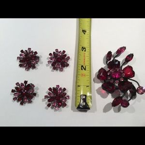 Pins, vintage, 5 in rose tone colors.