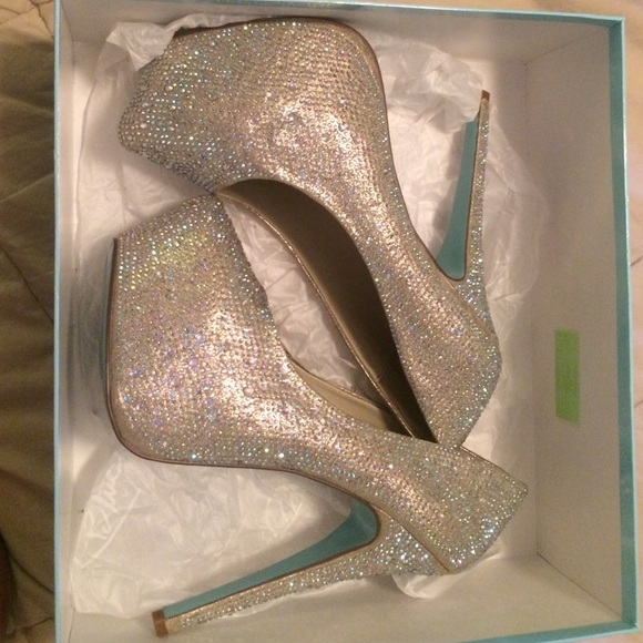 Blue by Betsy Johnson Pumps