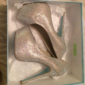 Blue by Betsy Johnson Pumps