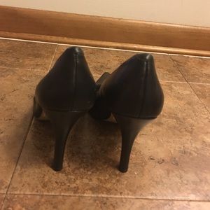 Nine West Black Leather Pointed-Toe High Heels