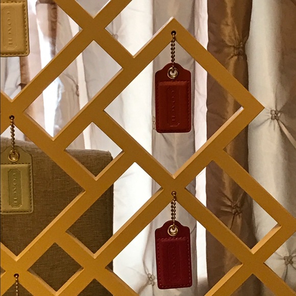 Coach hang tag accessory - Picture 3 of 3