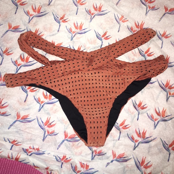 Small Fiji bottoms